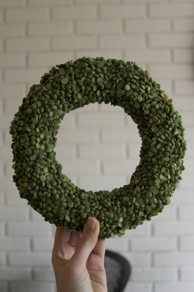 Split Pea Wreath via lilblueboo.com