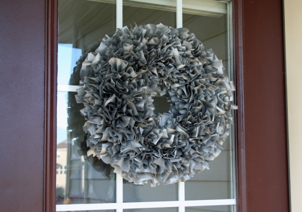 Table Cloth Wreath via lilblueboo.com