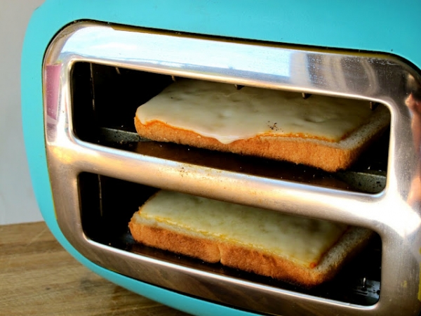 Easy Grilled Cheese via lilblueboo.com