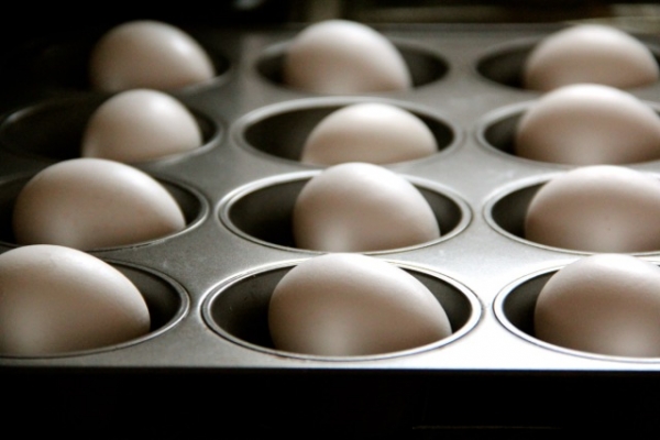 Easy Peel Eggs in the Oven via lilblueboo.com