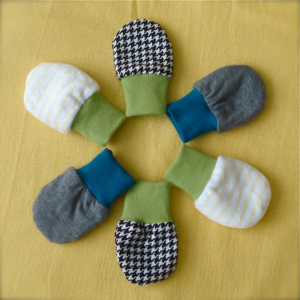 Baby Mittens Tutorial via lilblueboo.com Baby Mittens Tutorial via lilblueboo.com