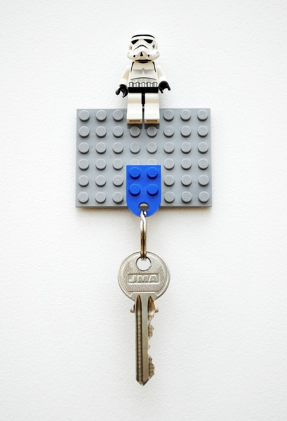 DIY Lego Key Holder via lilblueboo.com DIY Lego Key Holder via lilblueboo.com