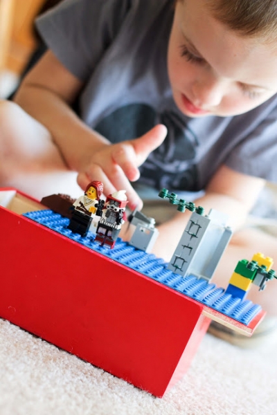 DIY Lego Travel Box via lilblueboo.com