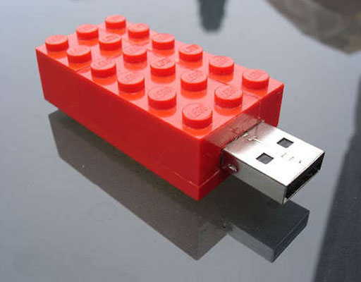 DIY Lego USB Stick via lilblueboo.com