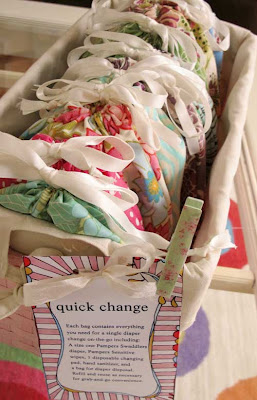 DIY Baby Gift Ideas: Quick Change Bags via lilblueboo.com