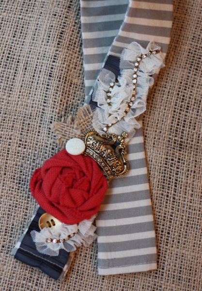 12 DIY Camera Strap Ideas: Embellished Camera Strap by Luxy Living via lilblueboo.com