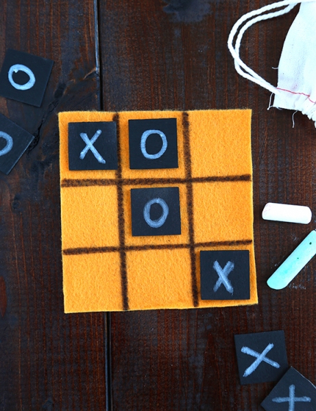 DIY Travel Tic-Tac-Toe at Say Yes to Hoboken via lilblueboo.com