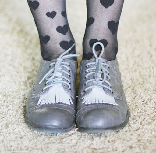 diy shoe fringe update via lilblueboo.com