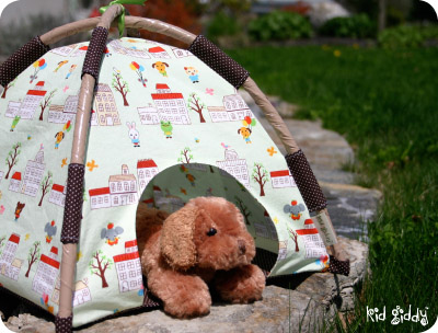 Mini Tent Pattern and Tutorial at Sew Mama Sew via lilblueboo.com