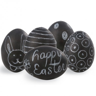 Chalkboard Easter Eggs via lilblueboo.com