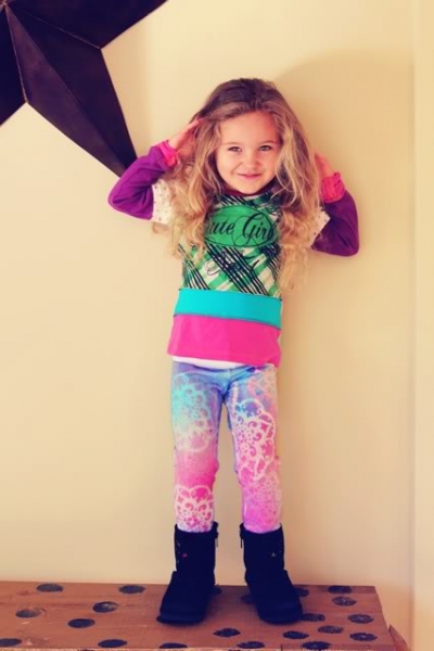 Spray Painted Leggings Tutorial via lilblueboo.com