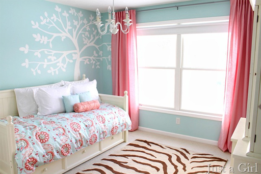 pink and teal girls bedroom decor via lilblueboo.com