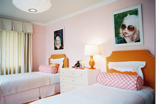 pink and orange girls bedroom decor via lilblueboo.com