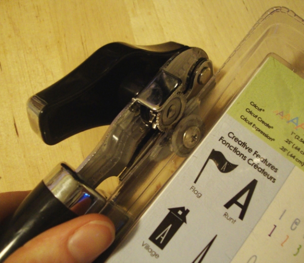  Random Household Tips: Use a can opener to open sealed plastic packaging at BuzzFeed via lilblueboo.com