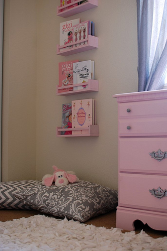 Reading Nook or Corner Space for Kids by The Baby Steps Blog via lilblueboo.com Reading Nook or Corner Space for Kids by The Baby Steps Blog via lilblueboo.com