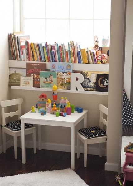 Reading Nook or Corner Space for Kids by Jen Loves Kev via lilblueboo.com Reading Nook or Corner Space for Kids by Jen Loves Kev via lilblueboo.com