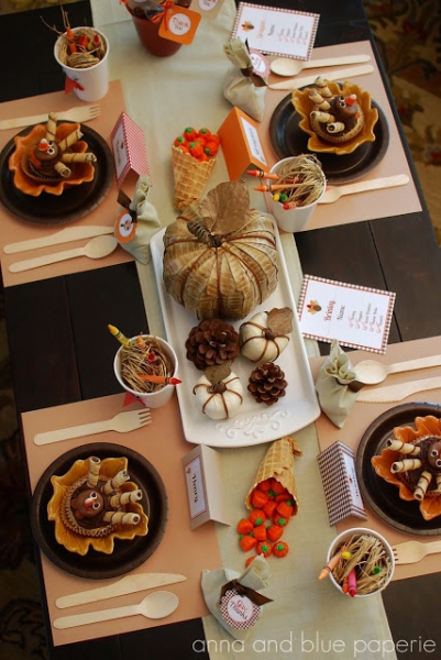 Kid friendly thanksgiving table via lilblueboo.com