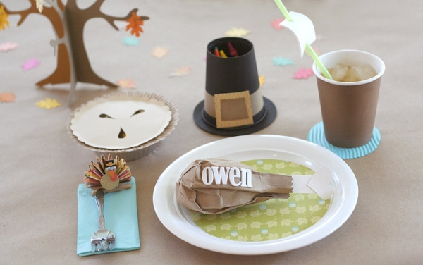 DIY Thanksgiving Craft Ideas for Kids Table via lilblueboo.com