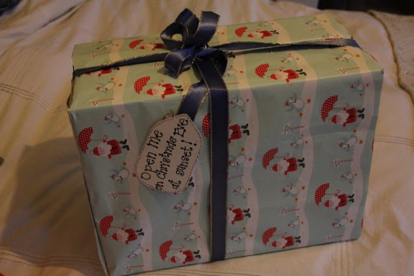 Christmas Tradition: Christmas Eve Surprise Box by The Imagination Tree via lilblueboo.com