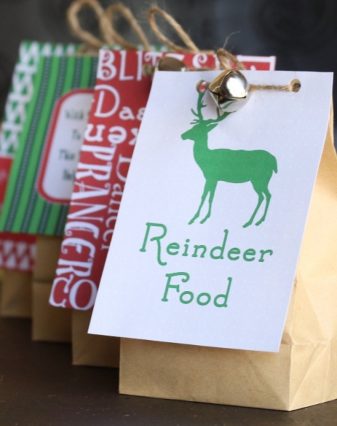 Christmas Tradition: make reindeer food! Recipe from The Friend Collective via lilblueboo.com