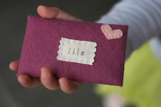 Personalized Felt Valentine's Day Evelopes via lilblueboo.com