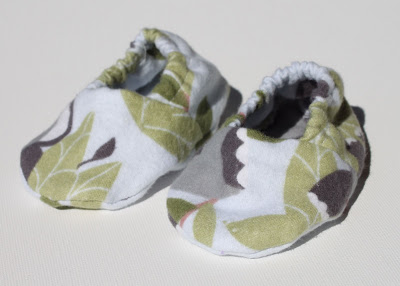 Elephant Infant Gift Set booties via lilblueboo.com