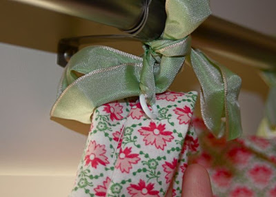 Hand-Sewn Ribbon-Top Curtain Tutorial plastic rings via lilblueboo.com