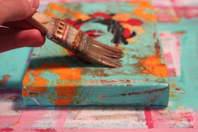 How to make a distressed folk art-style painting. DIY tutorial spread glaze via lilblueboo.com