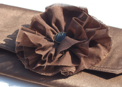 How to make a clutch from a placemat (tutorial) flower via lilblueboo.com