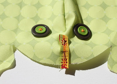 Stuffed Frog Beanbag Toy DIY Tutorial and Free Pattern Download step 3 via lilblueboo.com