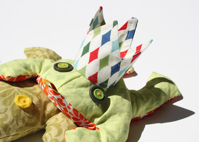 Stuffed Frog Beanbag Toy DIY Tutorial and Free Pattern Download step 5 via lilblueboo.com