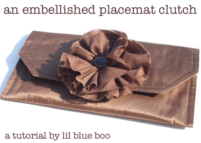 How to make a clutch from a placemat via lilblueboo.com How to make a clutch from a placemat via lilblueboo.com