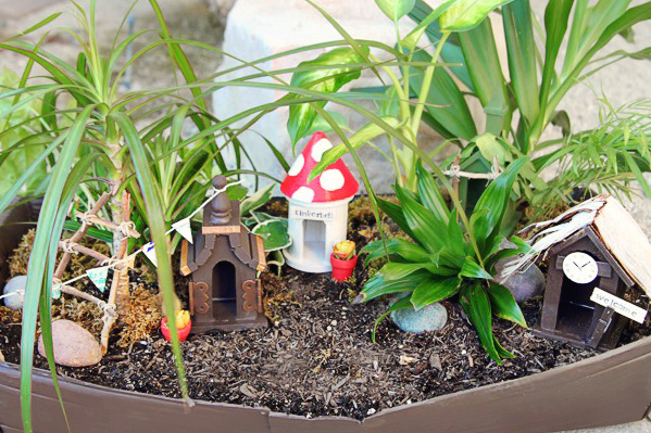How to make a mini Fairy Garden Village (A Tutorial) via lilblueboo.com