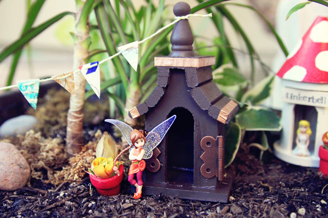 How to make a mini Fairy Garden Village (A Tutorial) via lilblueboo.com