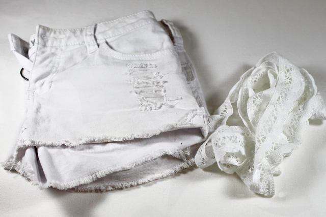 How to add lace to shorts DIY Tutorial via lilblueboo.com