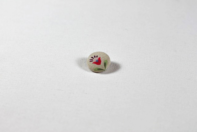 Fabric Covered Buttons DIY Tutorial via lilblueboo.com