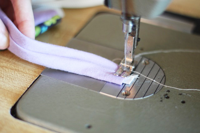 How to make a knit headband. Free pattern download. DIY Tutorial via lilblueboo.com