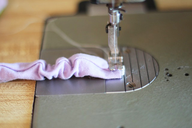 How to make a knit headband. Free pattern download. DIY Tutorial via lilblueboo.com