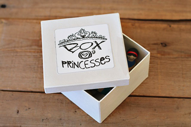 Box o princesses DIY project with free download via lilblueboo.com 