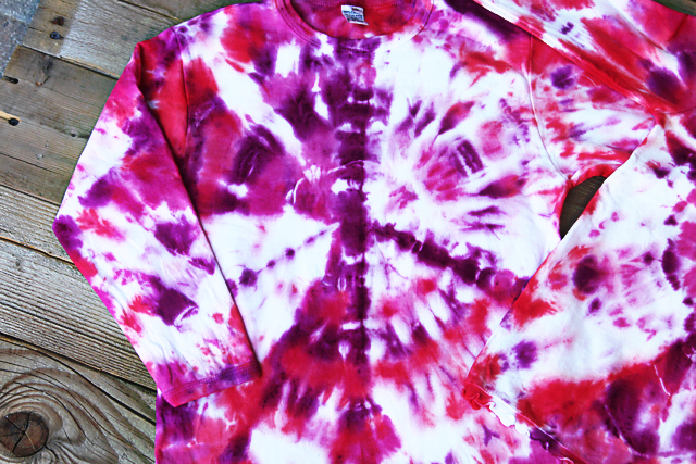 How to Tie Dye a Peace Sign - How to Create Tie Dye Patterns with Hearts & Other Shapes