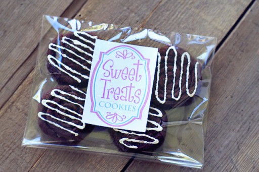 Felt Cookie Play Food and Free Sweet Treat Baked Good Printable Download via lilblueboo.com