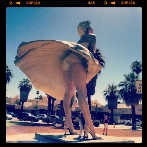 Marilyn Monroe Statue in Palm Springs via lilblueboo.com