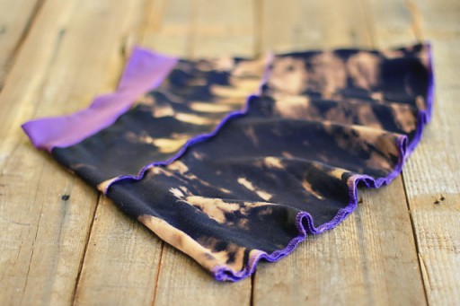 DIY Bleach Tie Dye on Knit via lilblueboo.com