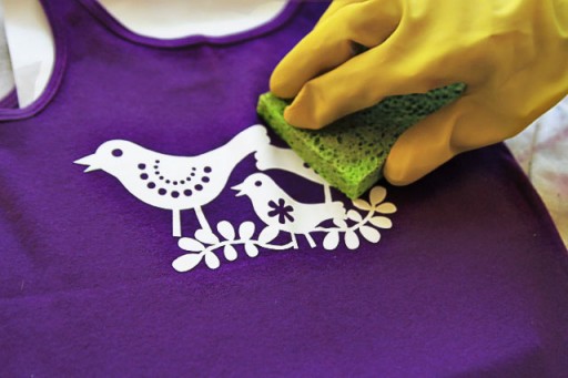 Bleach stencil tutorial (using Silhouette Machine) via lilblueboo.com 