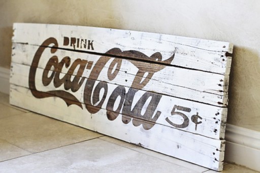 How to Make a Rustic Painted Sign via lilblueboo.com