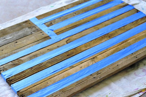 Masking with Tape Reclaimed Wood Pallet via liblueboo.com