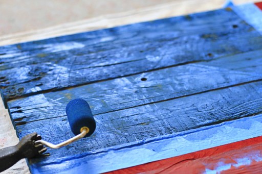 DIY American Flag Home Decor from (Blue) Wood Pallet via liblueboo.com