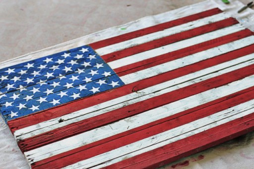 DIY American Flag Painting from (Drying) Wood Pallet via liblueboo.com