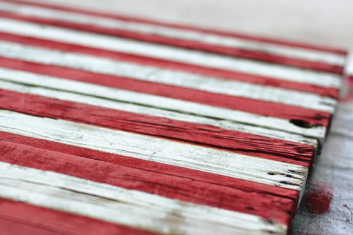 DIY Rustic Distressed American Flag Painting from (Drying) Wood Pallet via liblueboo.com