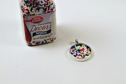 How to make a sprinkle filled resin pendant via lilblueboo.com